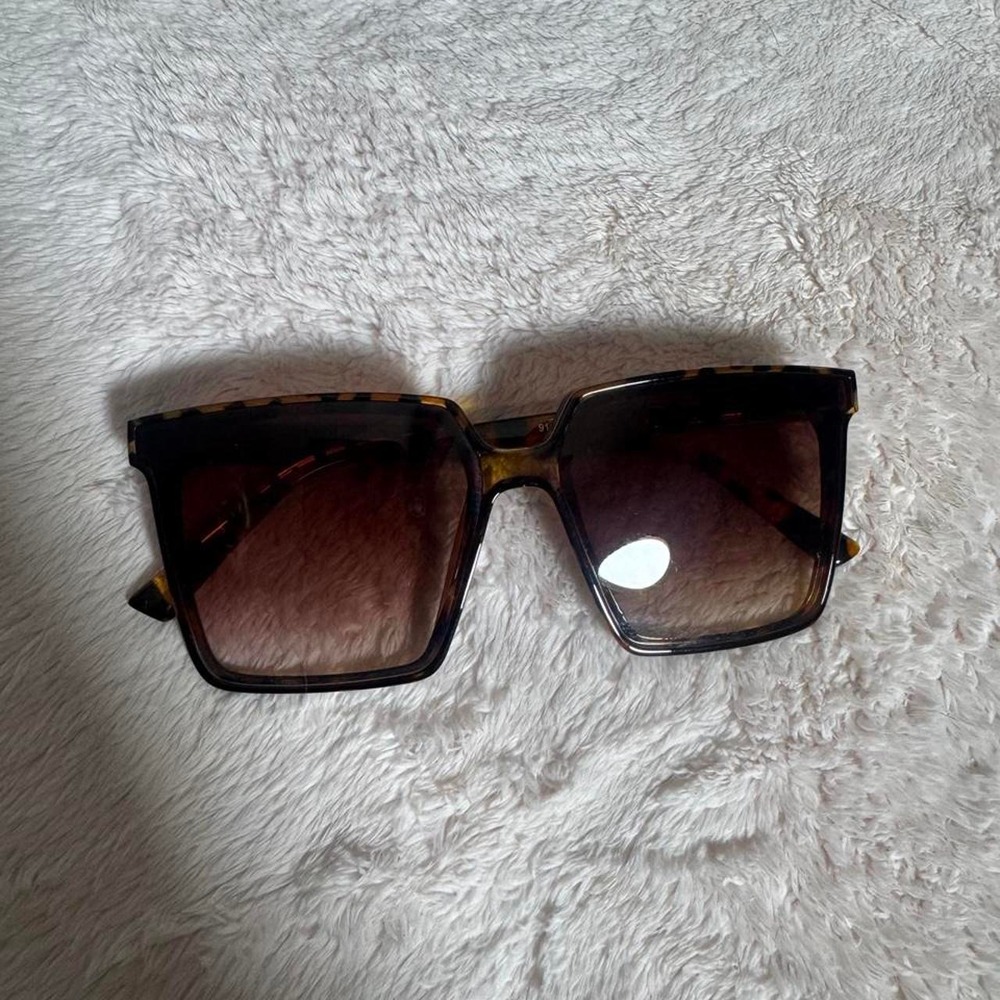 Brown tortoiseshell sunglasses with gradient lenses